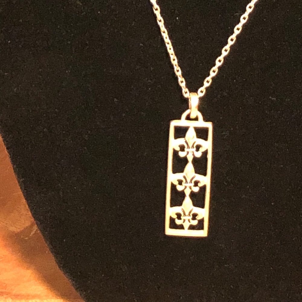 3 Bar Fleur de Lis Necklace on silver chain - Picture 8 of 13